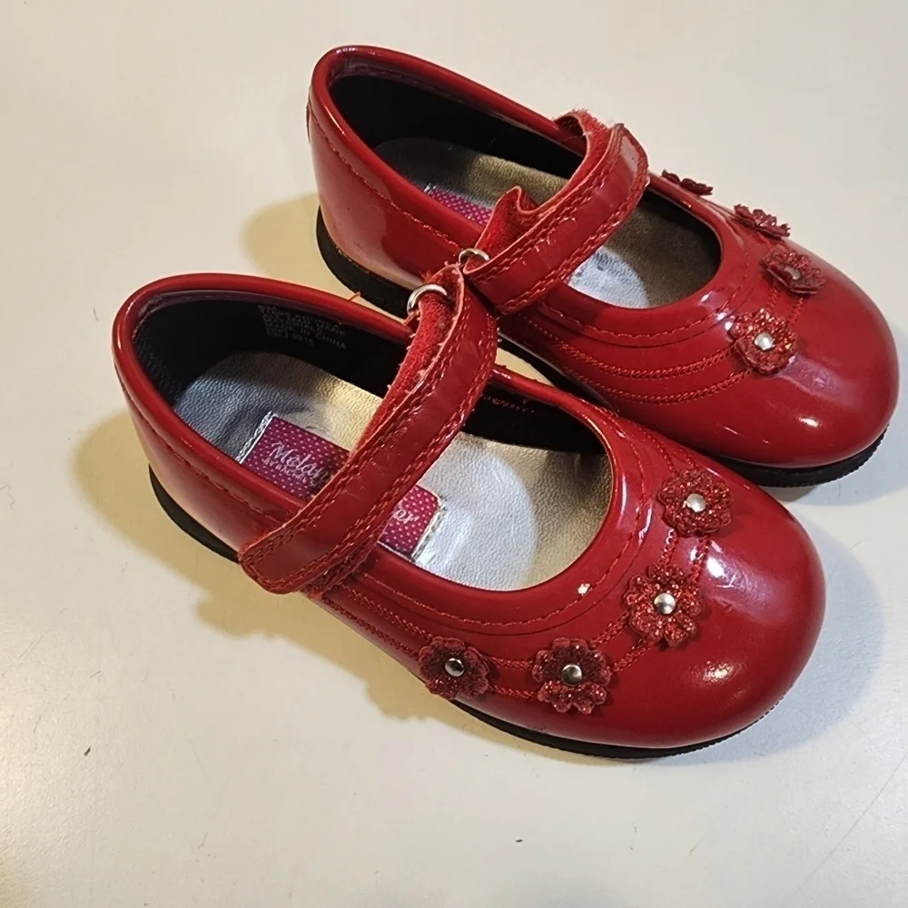 Melanie Taylor girls red Mery Jane shiny shoes size 6M